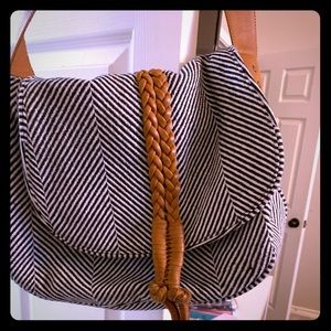 Crossbody hobo bag -Noonday Collection